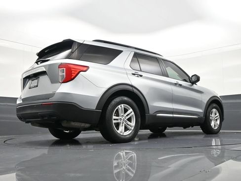 Used 2020 Ford Explorer XLT image 29