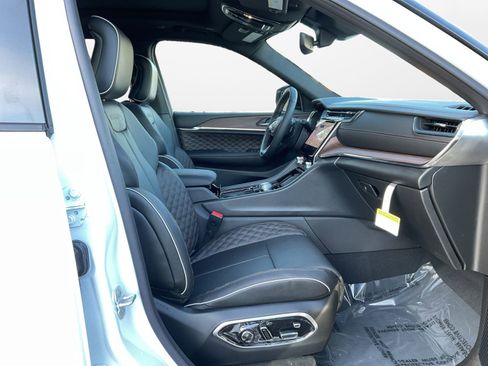 New 2025 Jeep Grand Cherokee Summit w/ Obsidian Package AWD/4WD image 15