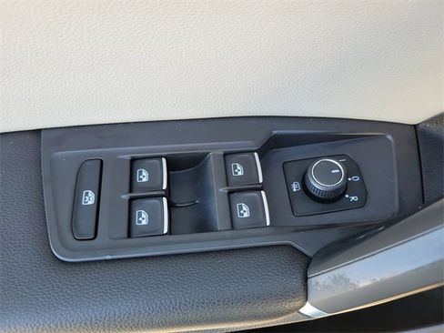 Used 2020 Volkswagen Tiguan SEL image 20