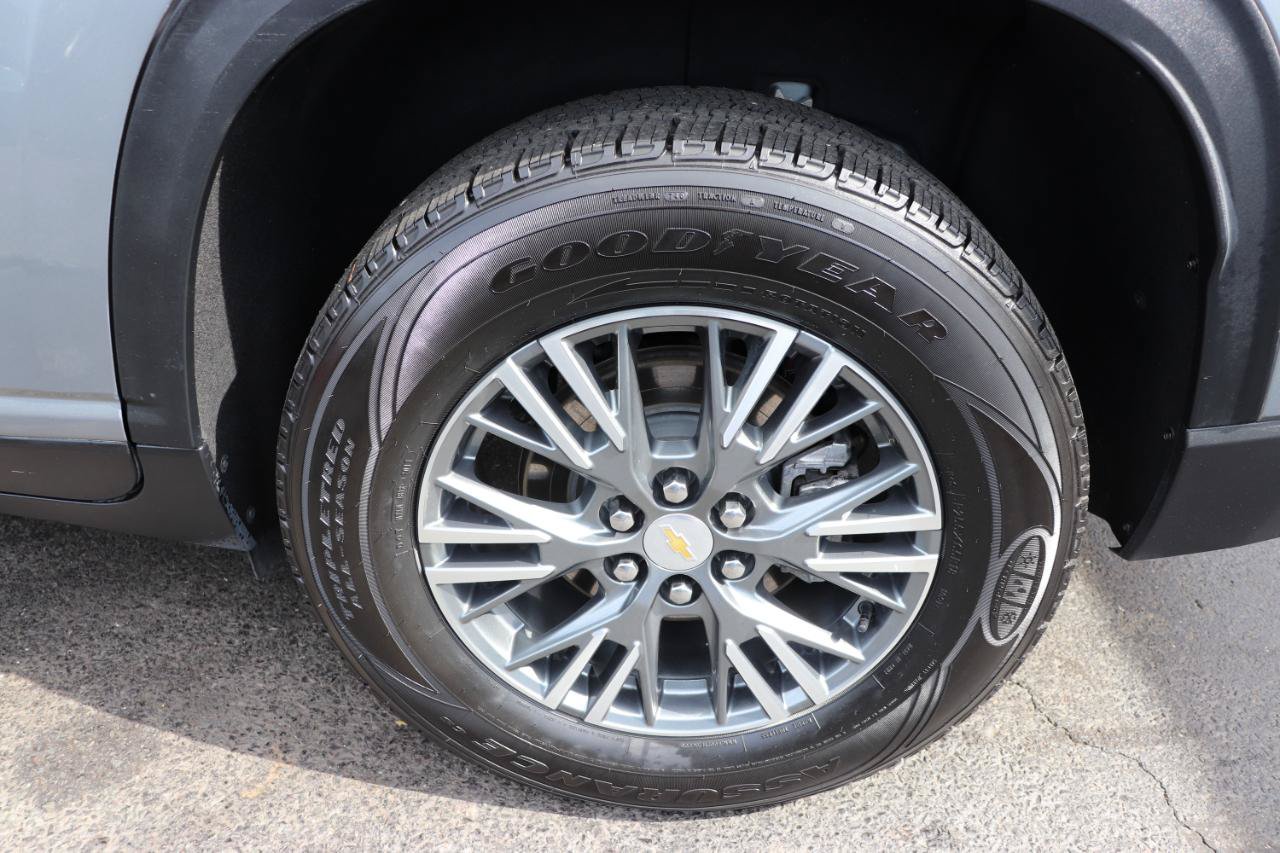 Used 2025 Chevrolet Traverse LT FWD image 61