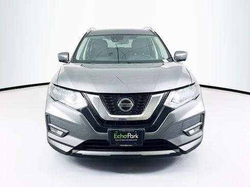 Used 2019 Nissan Rogue SV w/ Premium Package FWD image 2