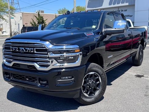 Used 2025 RAM 3500 Limited AWD/4WD image 3