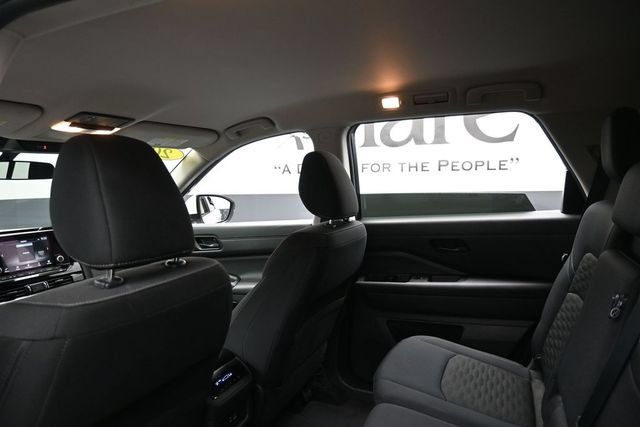 Used 2025 Nissan Pathfinder SV FWD image 26