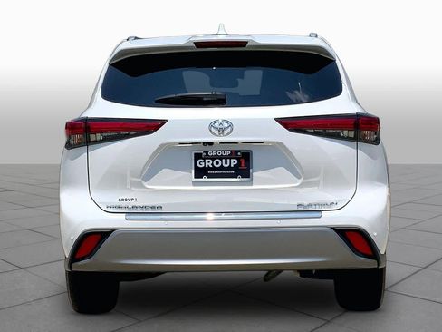 Used 2023 Toyota Highlander Platinum FWD image 5