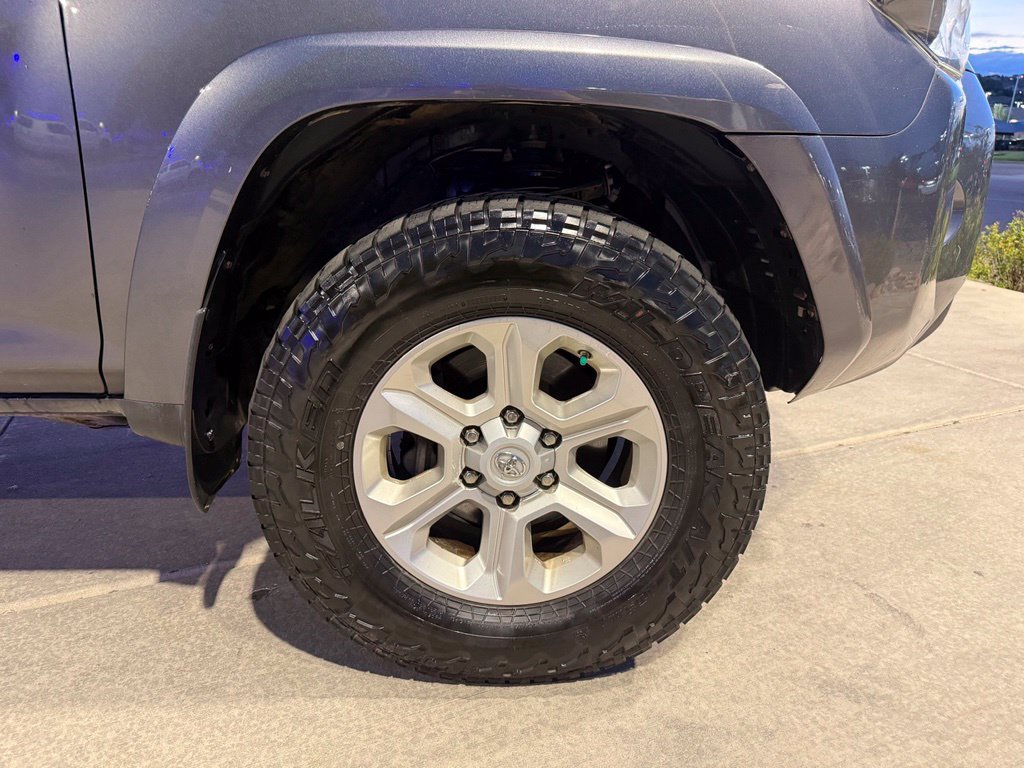 Used 2014 Toyota 4Runner SR5 AWD/4WD image 28
