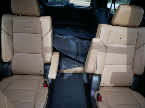 Used 2026 Cadillac Escalade ESV Luxury w/ Touring Package AWD/4WD image 13