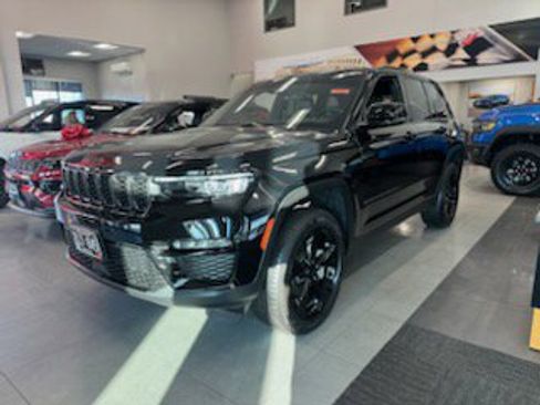 New 2025 Jeep Grand Cherokee Limited w/ Black Appearance Package image 5