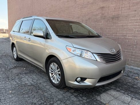 Used 2015 Toyota Sienna XLE Premium image 7