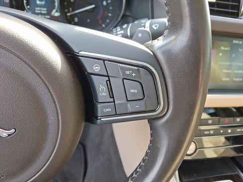 Used 2016 Jaguar XF Prestige image 23