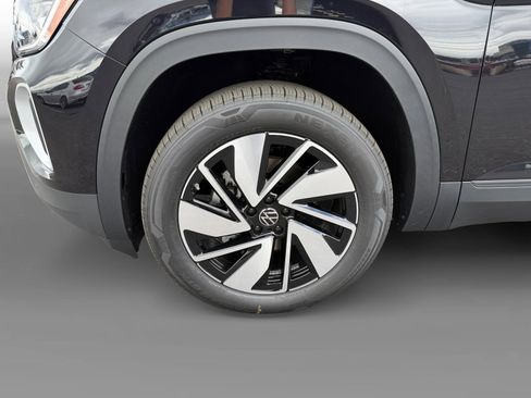 New 2026 Volkswagen Atlas SE image 9