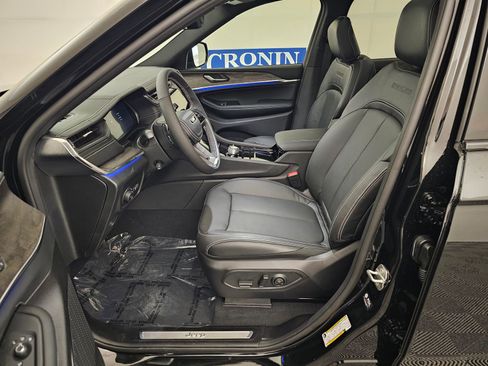 New 2025 Jeep Grand Cherokee Overland image 12