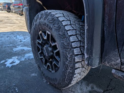 Used 2024 GMC Sierra 2500 AT4X image 12