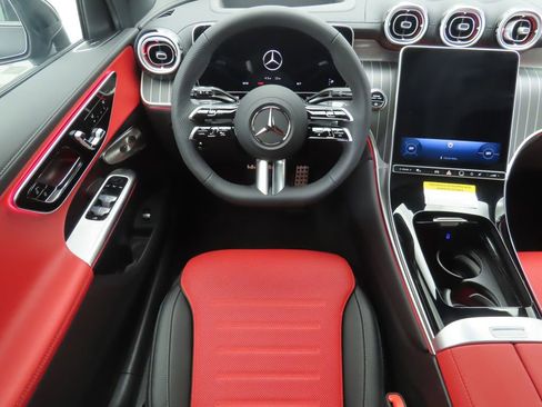 Certified 2025 Mercedes-Benz GLC 300 4MATIC image 10