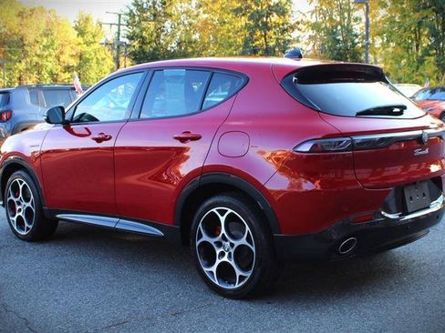 Used 2024 Alfa Romeo Tonale Veloce w/ Premium Interior Package AWD/4WD image 3