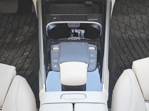 Used 2022 Mercedes-Benz GLB 250 image 19