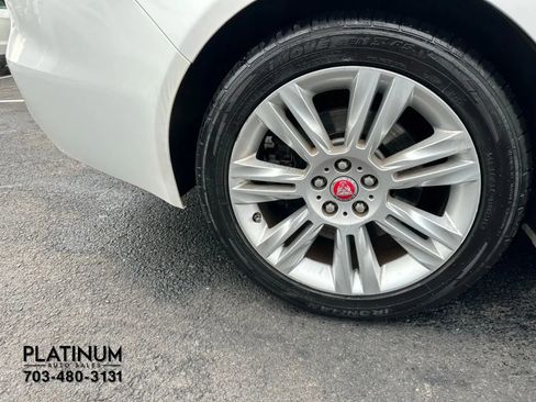 Used 2017 Jaguar XF Premium image 18