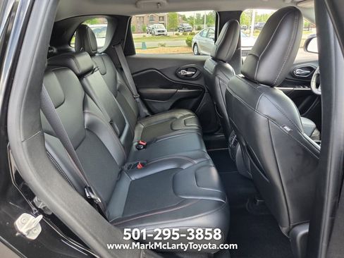 Used 2020 Jeep Cherokee Trailhawk w/ Cold Weather Group AWD/4WD image 15