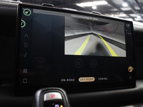 Used 2024 Land Rover Defender 110 SE image 58