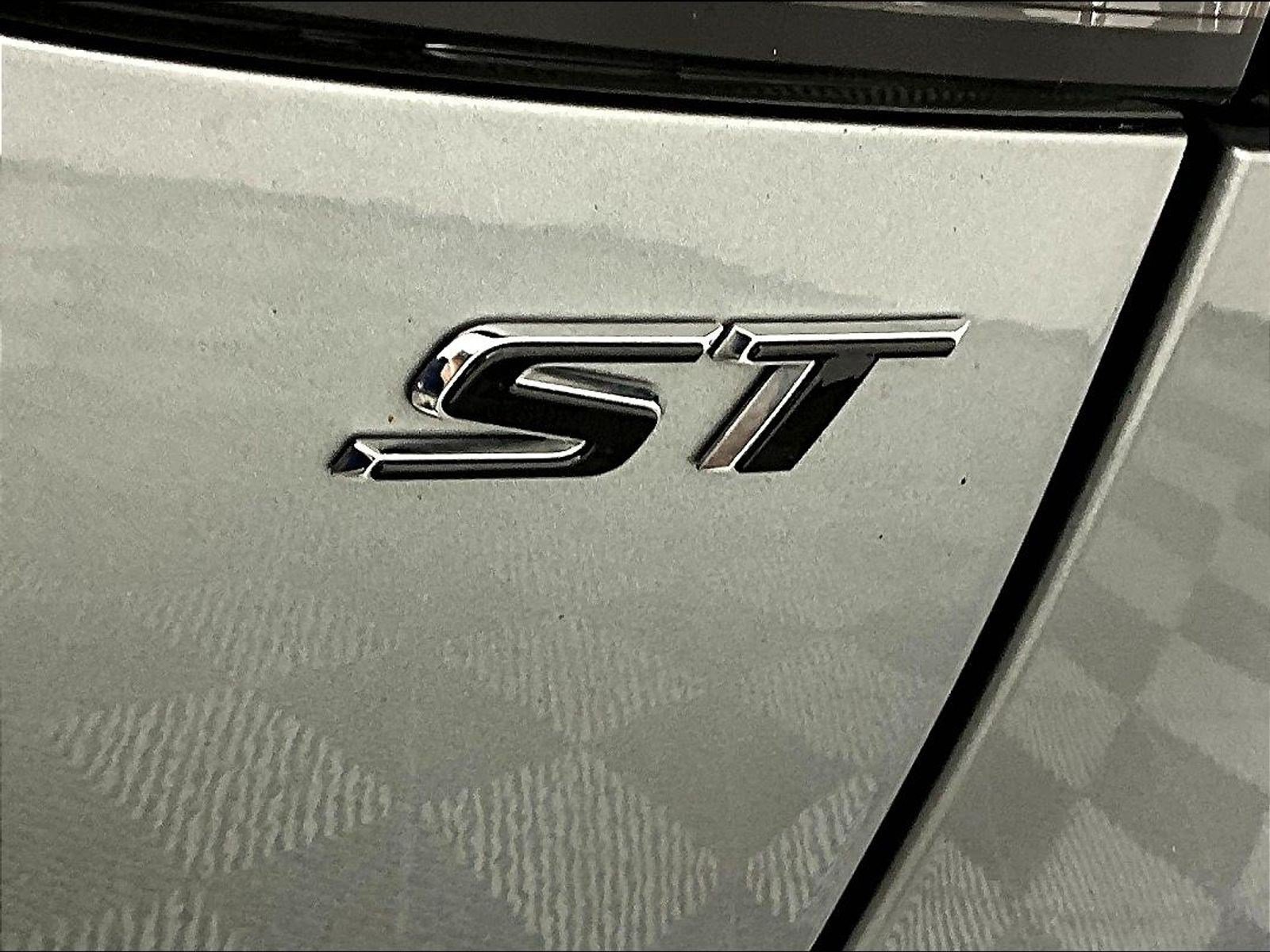 Used 2023 Buick Envision Essence w/ Sport Touring Package FWD image 24