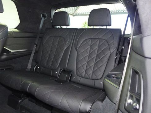 Used 2024 BMW X7 xDrive40i w/ M Sport Package AWD/4WD image 9