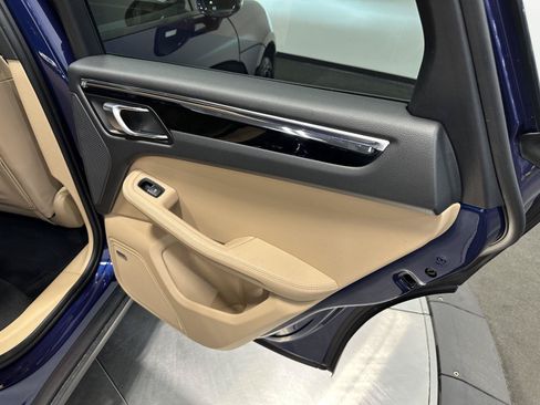 Certified 2026 Porsche Macan AWD/4WD image 39