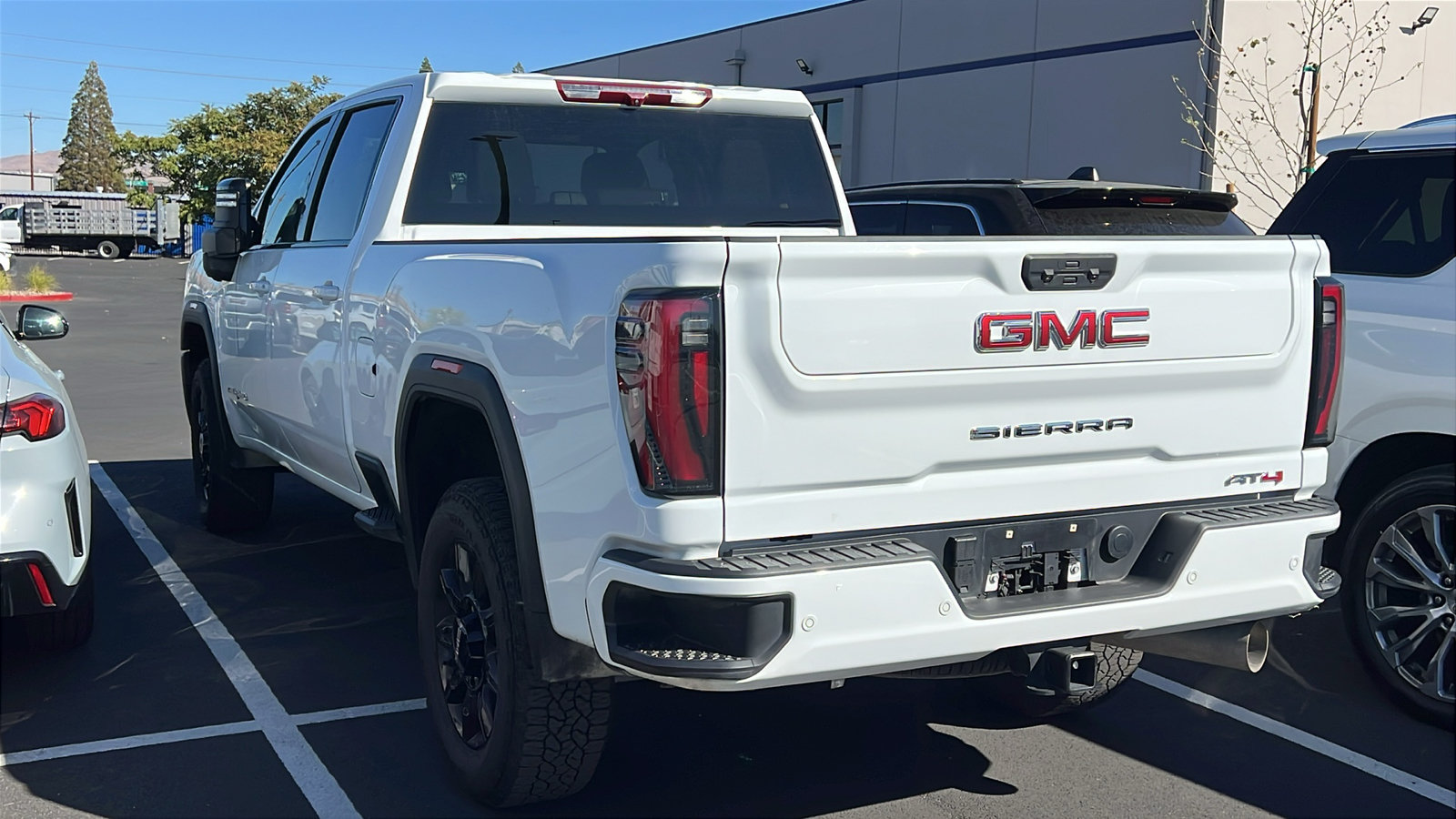 Used 2026 GMC Sierra 2500 AT4 AWD/4WD image 3