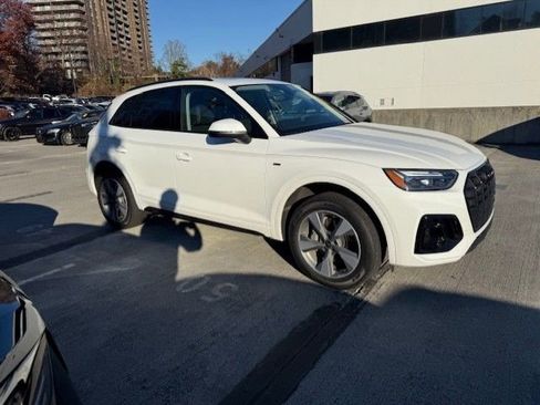 Used 2025 Audi Q5 2.0T Premium image 2