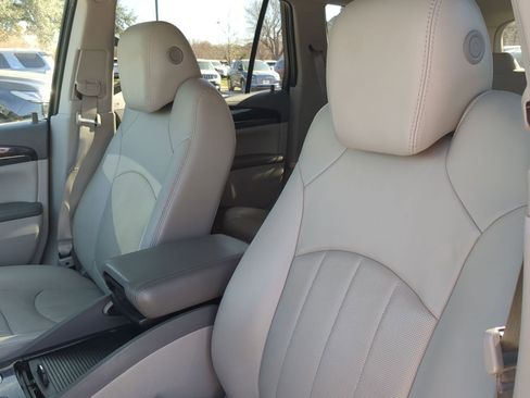 Used 2017 Buick Enclave Leather image 10