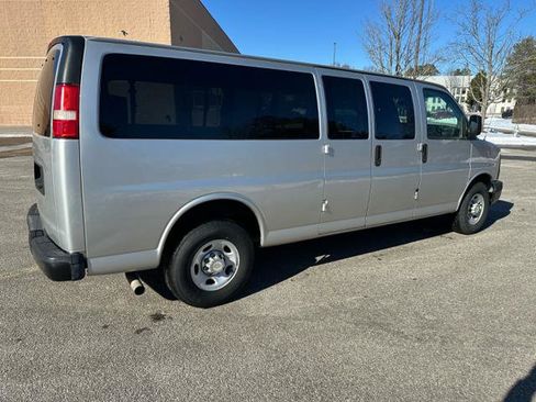 Used 2011 Chevrolet Express 3500 LS image 38