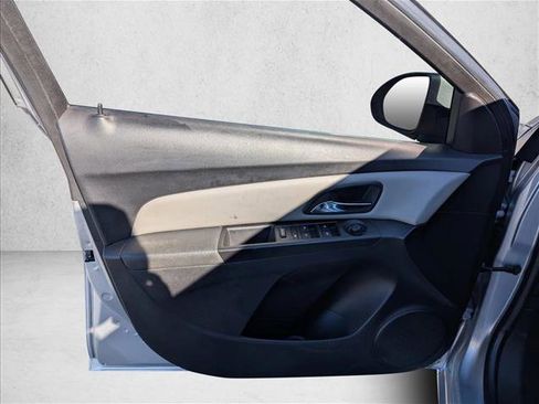 Used 2016 Chevrolet Cruze LT w/ Technology Package image 21