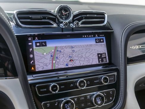 Used 2023 Bentley Bentayga Extended Wheelbase AWD/4WD image 43