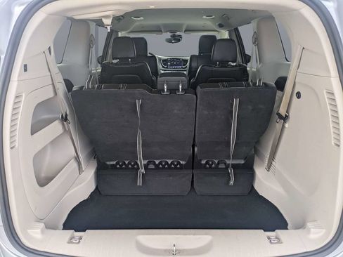 Used 2024 Chrysler Pacifica Touring-L FWD image 41