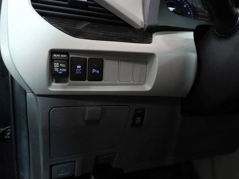 Used 2020 Toyota Sienna XLE Premium AWD/4WD image 27