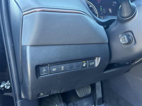 Used 2021 Toyota Venza XLE image 22