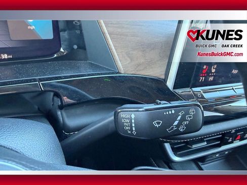 Used 2024 Volkswagen Atlas SE image 19