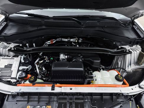 Used 2023 Ford Explorer Platinum w/ Technology Package image 10