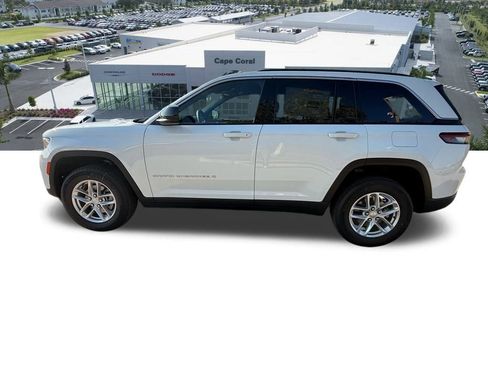 New 2026 Jeep Grand Cherokee Laredo image 7