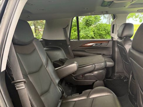 Used 2020 Cadillac Escalade Premium Luxury AWD/4WD image 37