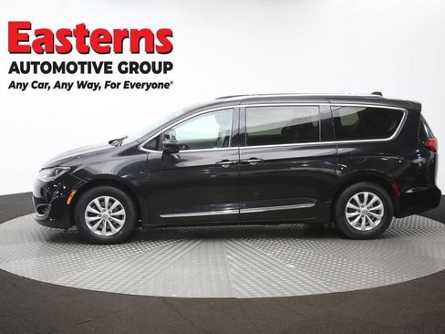 Used 2019 Chrysler Pacifica Touring-L FWD image 58