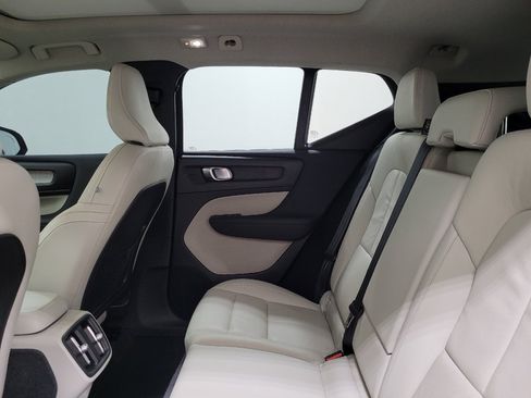 Used 2023 Volvo XC40 B4 Ultimate FWD image 18