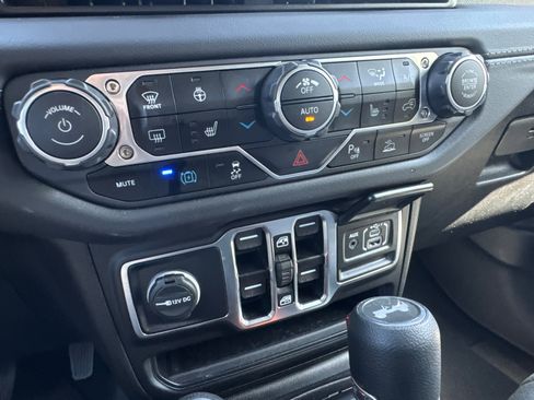 Used 2025 Jeep Wrangler Sahara w/ Safety Group image 28