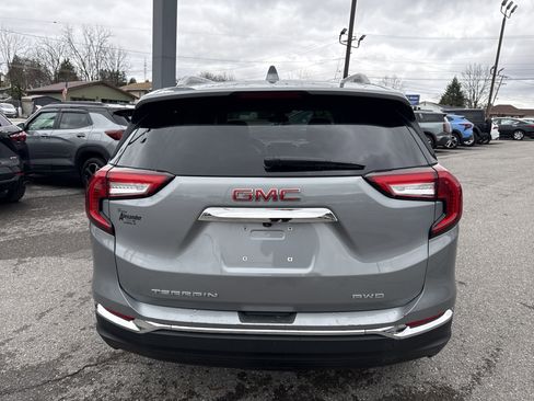 Used 2024 GMC Terrain SLT image 4