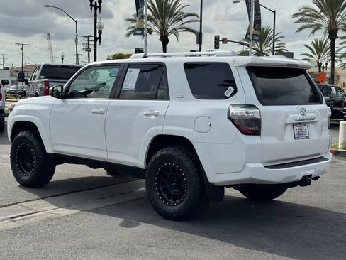 Used 2015 Toyota 4Runner SR5 image 2
