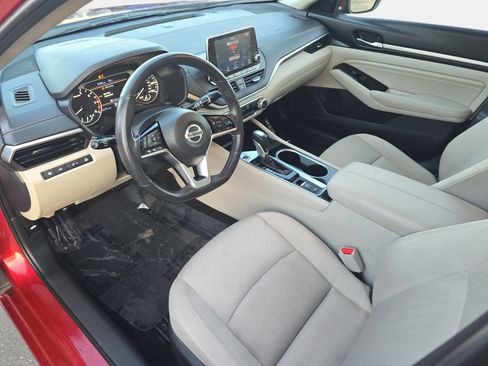 Certified 2022 Nissan Altima 2.5 SV w/ SV Premium Package AWD/4WD image 15