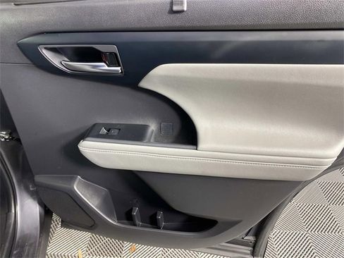 Used 2024 Toyota Highlander XLE image 29