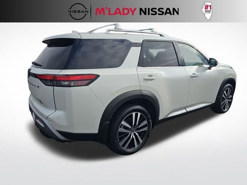 Used 2024 Nissan Pathfinder Platinum w/ Cargo Package image 6