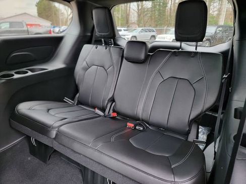 New 2026 Chrysler Pacifica Select AWD/4WD image 21