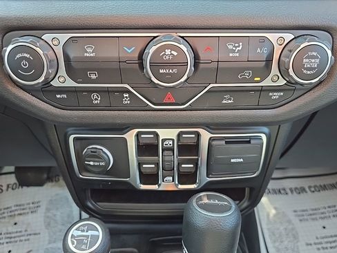 Certified 2024 Jeep Gladiator Sport AWD/4WD image 34