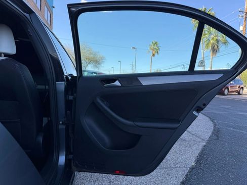 Used 2016 Volkswagen Jetta Sport FWD image 33