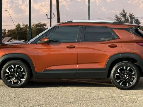 Used 2021 Chevrolet TrailBlazer LT w/ Convenience Package FWD image 4